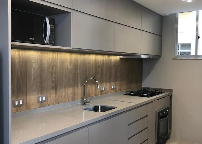 Apartamento no coração de Copacabana - Localização privilegiada - 50 metros da praia Rio de Janeiro